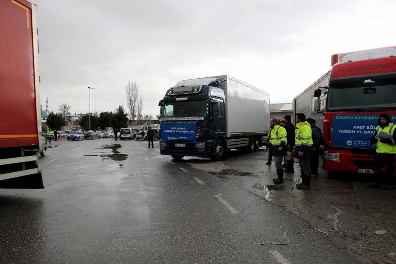 Sakarya’dan yardım kampanyasına büyük destek: 40 tır afet bölgesine gitti