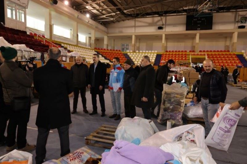DEPREM BÖLGELERİNDE EN ÇOK SU VE GIDA YARDIMINA İHTİYAÇ VAR
