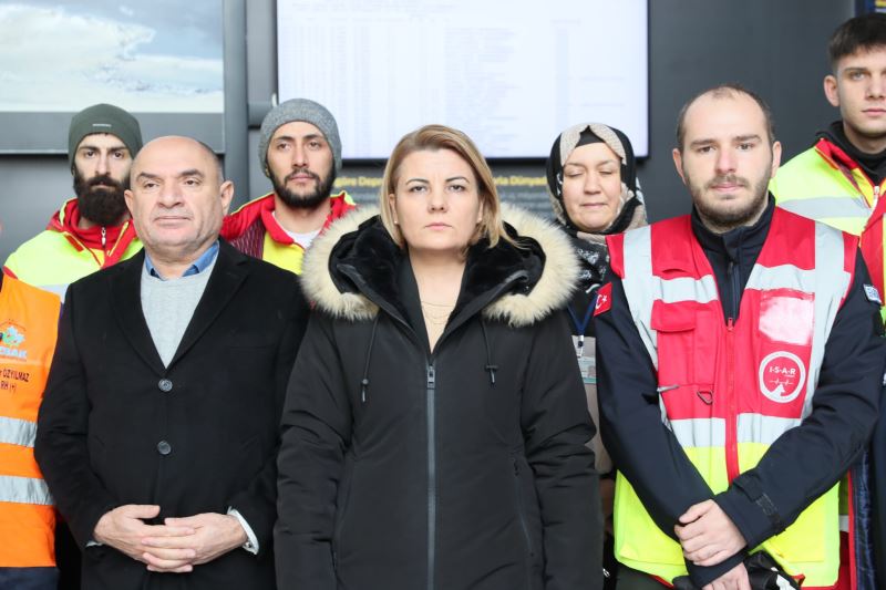 BAŞKAN HÜRRİYET, TARHAN VE İZMİT BELEDİYESİ KURTARMA EKİPLERİ DEPREM BÖLGESİNE YOLA ÇIKTI