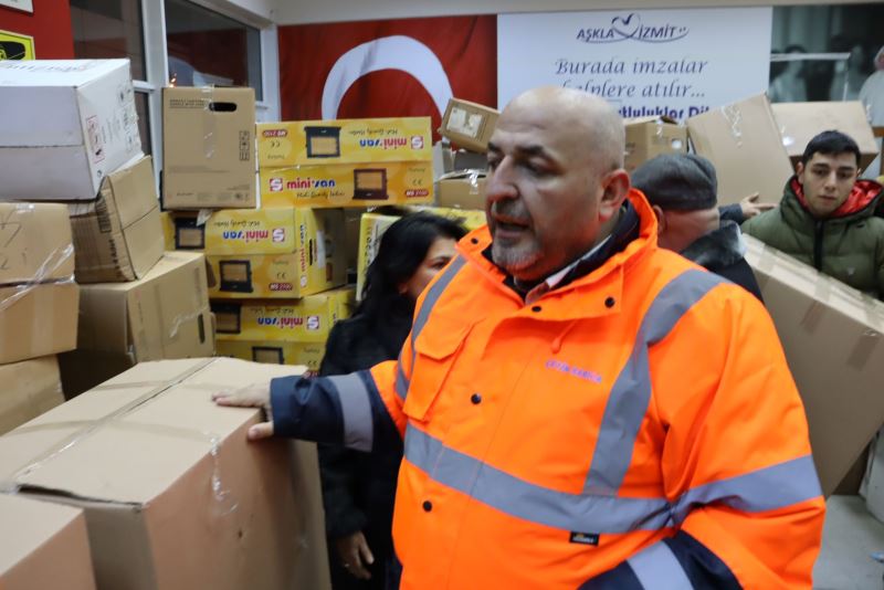 ÇETİN SARICA: İZMİT DAYANIŞMANIN EN GÜZEL ÖRNEĞİNİ SERGİLİYOR