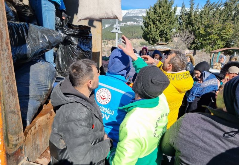 Keçiören’deki yardım seferberliğinde 45 tır gönderildi