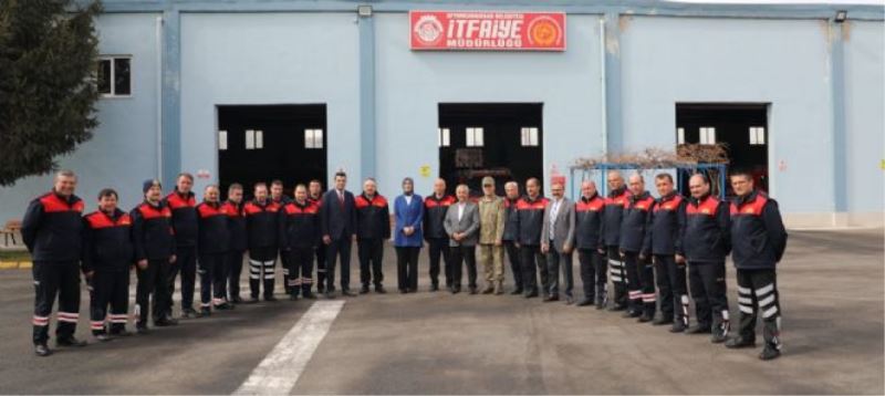 ZEYBEK BAŞKAN´DAN DEPREM BÖLGESİNDE GÖREV ALAN EKİPLERE ZİYARET