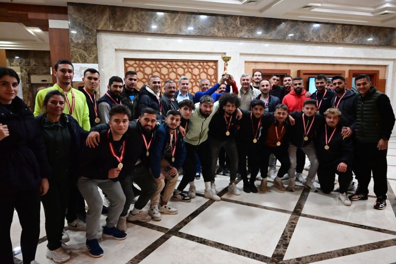 Kemer İdmanyurdu Spor şampiyon olarak Süper Amatöre yükseldi