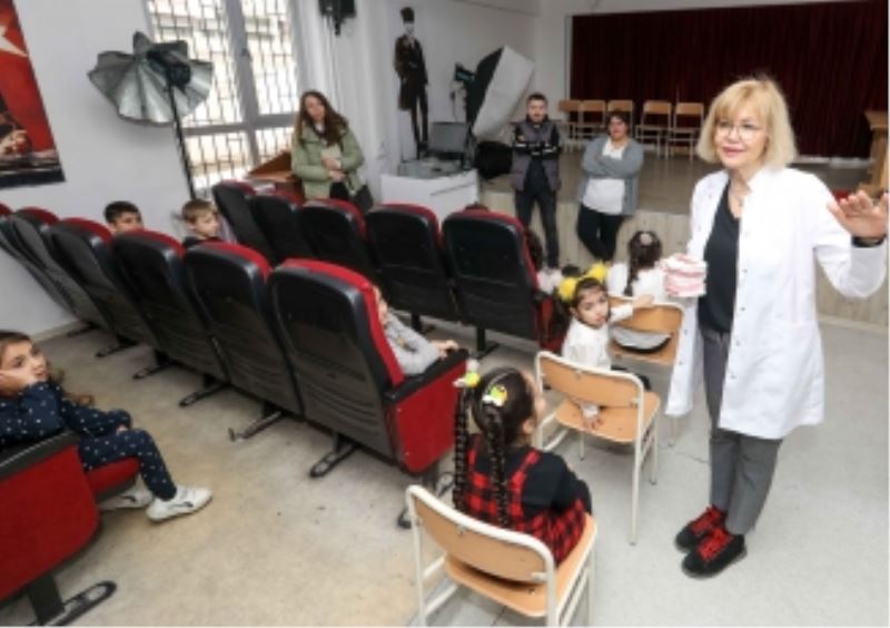 Buca Belediyesi’nden miniklere diş sağlığı eğitimi