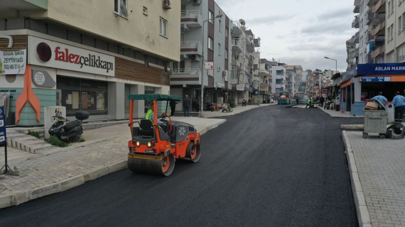 AYDIN BÜYÜKŞEHİR BELEDİYESİ KUŞADASI’NIN YOLLARINI YENİLİYOR
