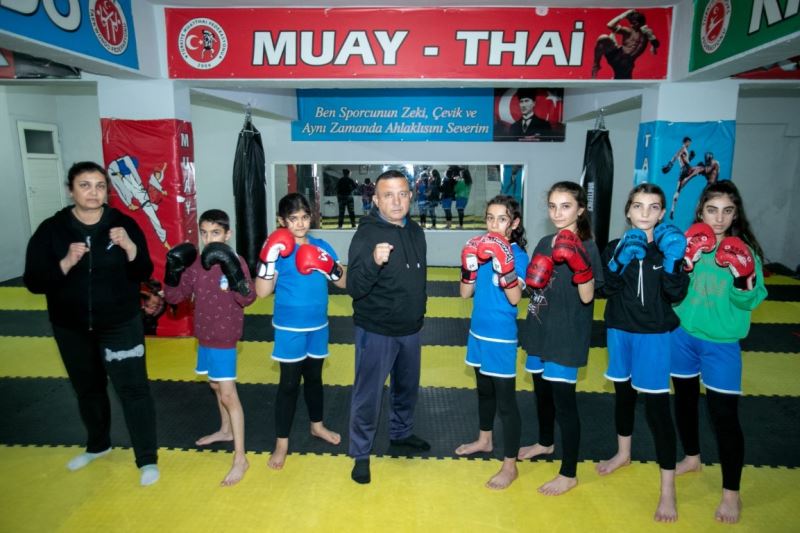 SEYHANLI MUAY THAİ SPORCUSU TÜRKİYE ŞAMPİYONU OLDU