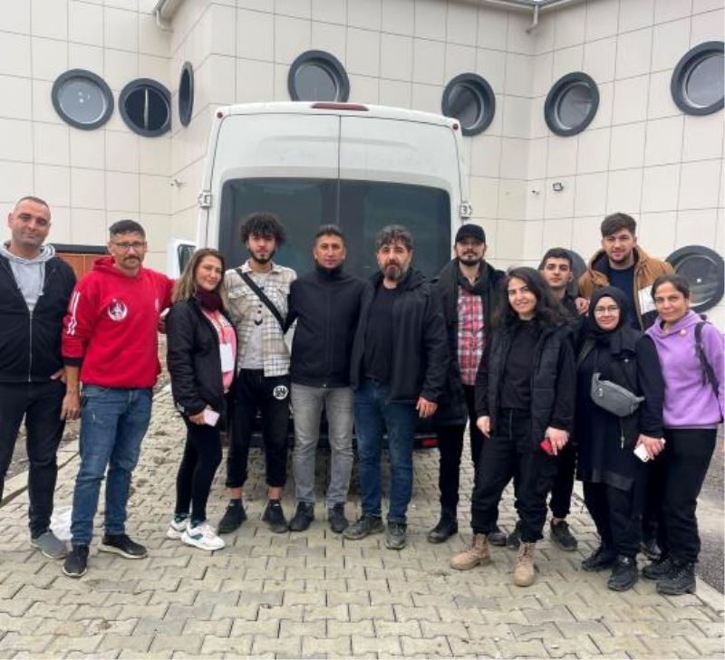 Gönüllü kuaförler deprem bölgesinde