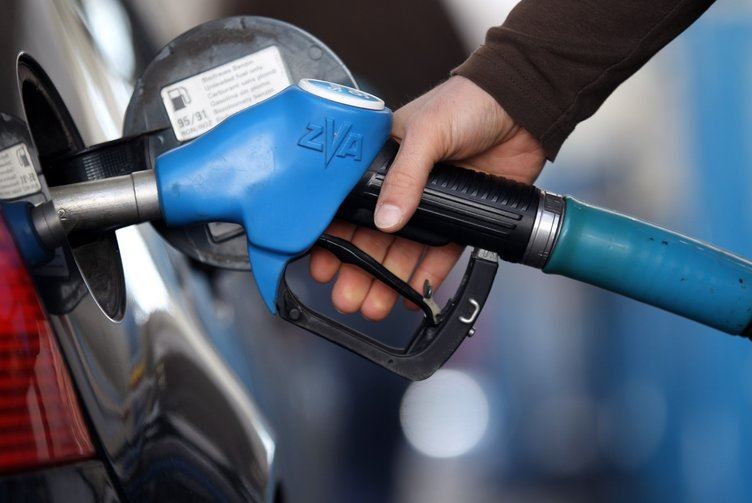 AKARYAKITA 2. İNDİRİM GELİYOR.. MOTORİNE DÜN 0.71 BUGÜN DE 1.34 LİRA