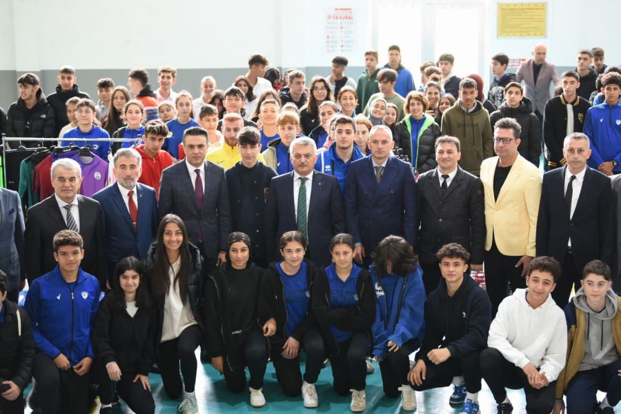 SPOR LİSESİ ÖĞRENCİLERİNE.. ‘KENDİNİZE BÜYÜK HEDEFLER KOYUN’