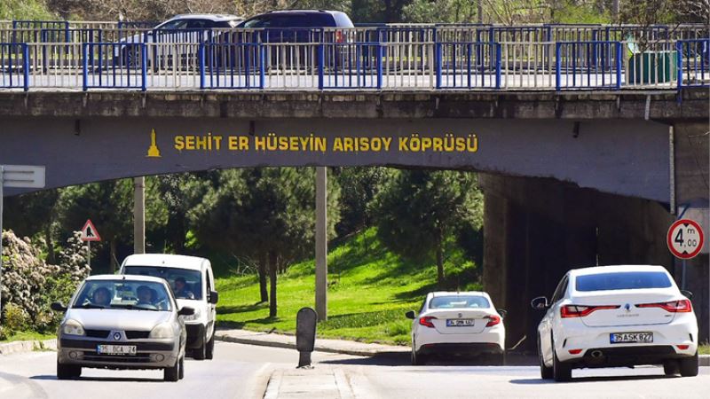 İzmir Büyükşehir Belediyesi’nden İzmirli şehitlerin anısına saygı