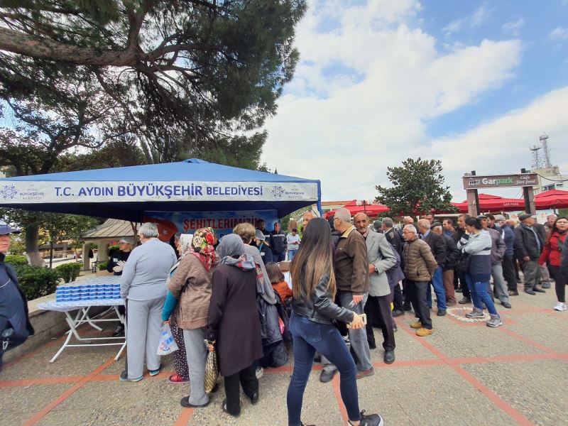 AYDIN BÜYÜKŞEHİR BELEDİYESİ ‘18 MART ÇANAKKALE ZAFERİ VE ŞEHİTLERİ ANMA GÜNÜ’NDE HELVA HAYRI GERÇEKLEŞTİRDİ