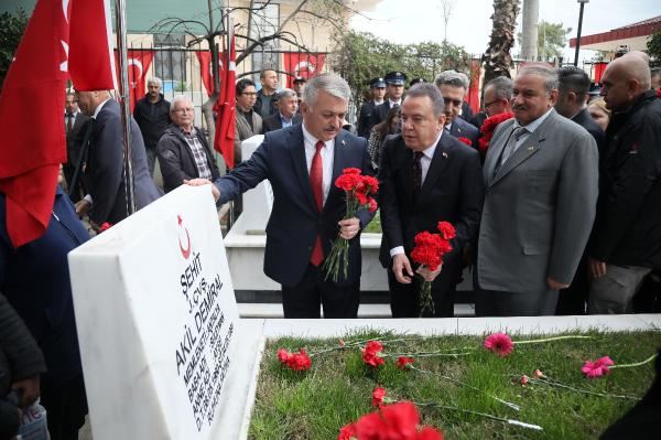 ÇANAKKALE ZAFERİ’NİN 108’NCİ YILDÖNÜMÜNDE ŞEHİTLER ANTALYA’DA ANILDI