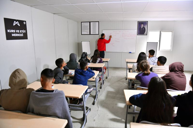 Büyükşehir’den Hatay Çadırkentte Konteyner Dersane