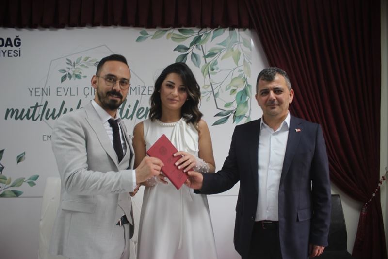 Genç Çiftimizin Nikâh Akdini Belediye Başkanımız Serkan Koyuncu Gerçekleştirdi