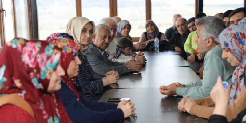 ZEYBEK BAŞKAN MİSAFİR EDİLEN DEPREMZEDELERİ YALNIZ BIRAKMIYOR