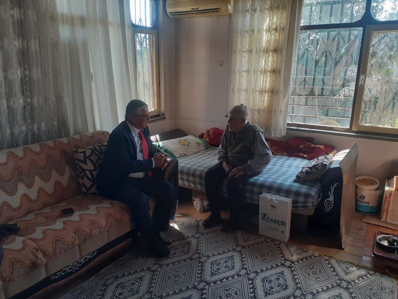Başkan Topaloğlu’ndan Yaşlılar Haftası ziyaretleri