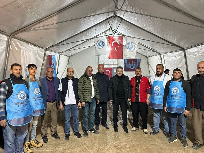 İlk iftarlarında depremzedeleri yalnız bırakmadı