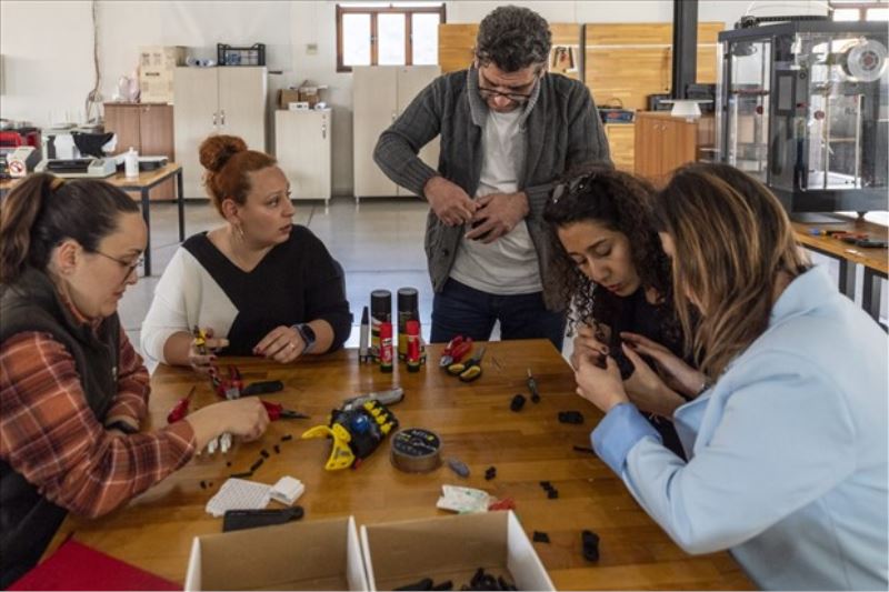 FabrikaLab İzmir’de Robotel üretildi