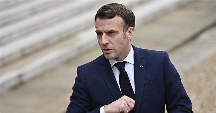 MACRON’A ‘PİSLİK’ DİYEN KADINI EVİNDEN POLİSLER ALDI