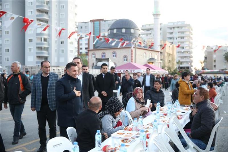 BAŞKAN YÜCEL MAHMUTLARLILARLA İFTAR SOFRASINDA BULUŞTU