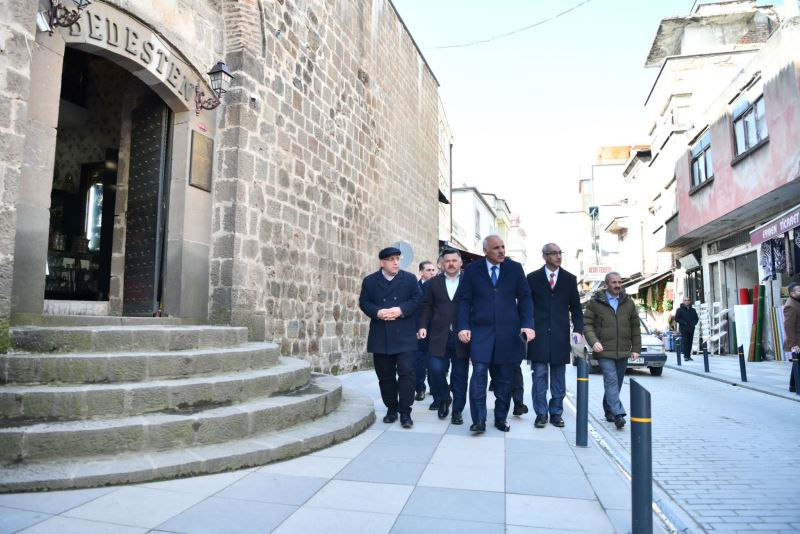 BAŞKAN ZORLUOĞLU BEDESTEN CADDESİ’NDE TAMAMLANAN ÇALIŞMALARI İNCELEDİ