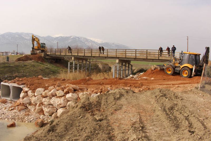 Elmalı Bayralar Mahallesi’nde Köprü İnşaatına Başlandı