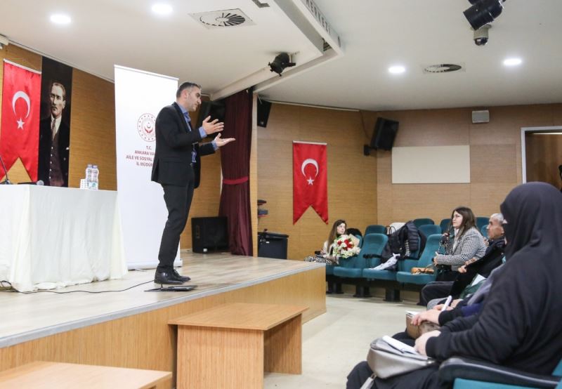 Keçiören’de özel bireylerin ailelerine eğitim