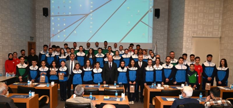 Başarılı sporcular ödüllendirildi SELÇUKLU BELEDİYESPOR KULÜBÜ 2022 YILINA DAMGA VURDU