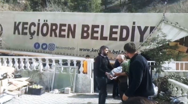 Keçiören Belediyesi tırlar dolusu su gönderiyor