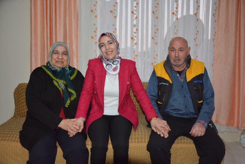 Mersin Büyükşehir’in Kadın Otobüs Sürücüsü, Kalp Spazmı Geçiren Yolcuyu Sağlık Ekiplerine Ulaştırdı