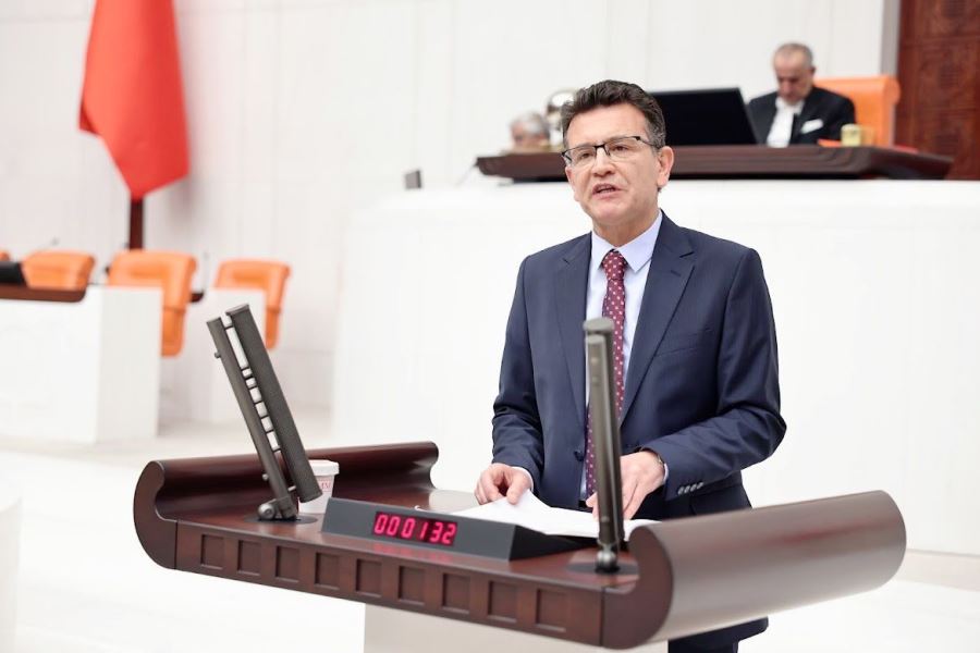 ATAY USLU.. ‘GEÇMİŞ OLSUN TÜRKİYEM, DAHA CANLI BİR GELECEK KURACAĞIZ’
