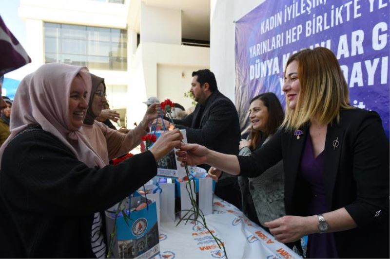 Depremzede kadınlara hijyen paketi