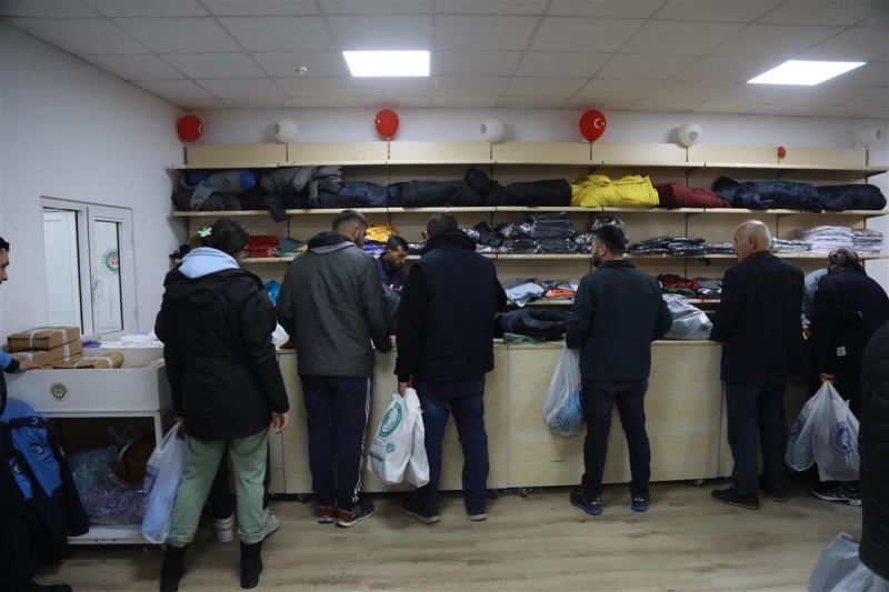 ETİMESGUT BELEDİYESİ GÜCÜNÜ DEPREMZELERE SEFERBER EDİYOR