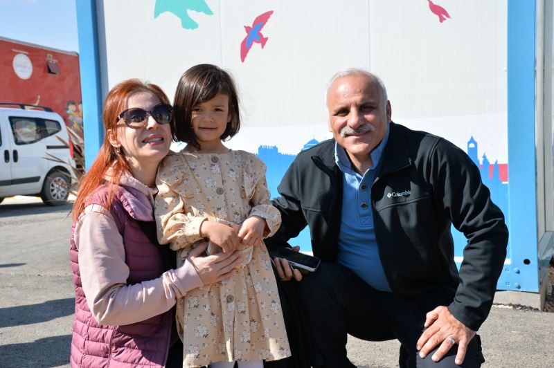 BAŞKAN ZORLUOĞLU DEPREM BÖLGESİNİ MESKEN TUTTU