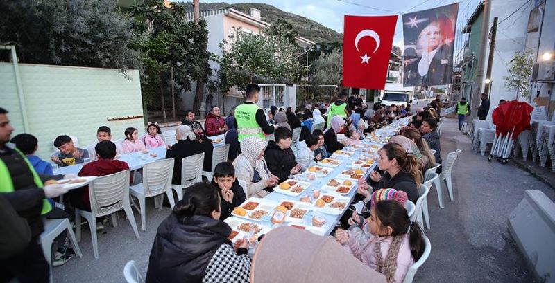 Başkan Sandal, depremzedelerle iftarda buluştu