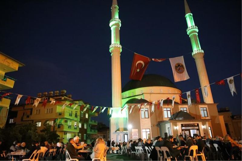 BAŞKAN YÜCEL YERLEŞİK YABANCILARLA İFTAR SOFRASINDA BULUŞTU