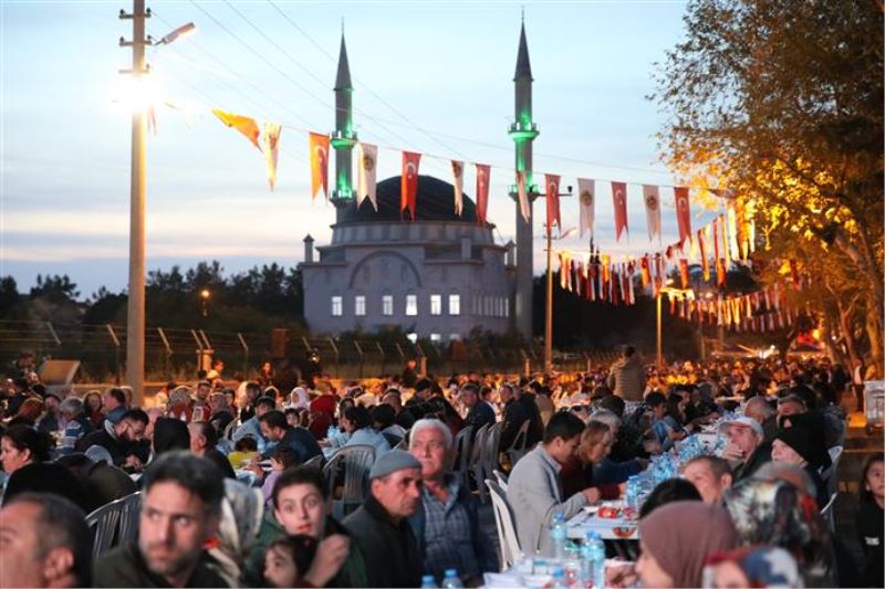 BAŞKAN YÜCEL AVSALLAR MAHALLESİ’NDE İFTAR SOFRASINDA VATANDAŞLARLA BULUŞTU