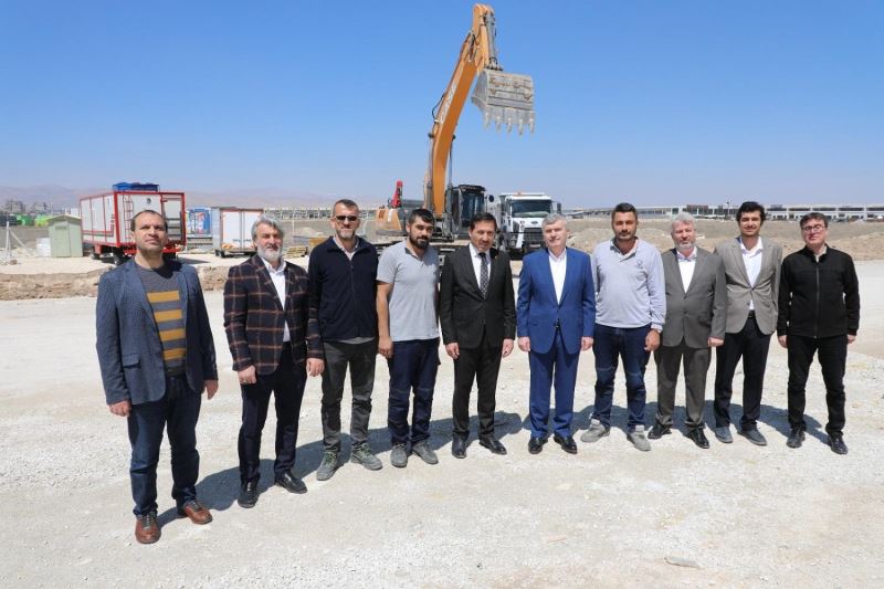 BAŞKAN HASAN KILCA VE AK PARTİ KONYA MİLLETVEKİLİ TAHİR AKYÜREK, SANAYİCİ VE VATANDAŞLARLA BULUŞTULAR