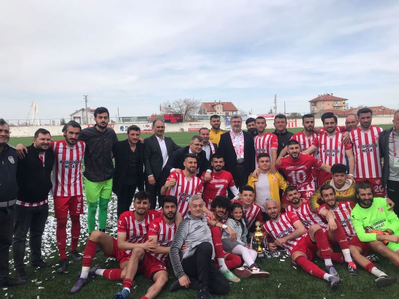Şampiyon Emirdağspor Kupayı Kaldırdı