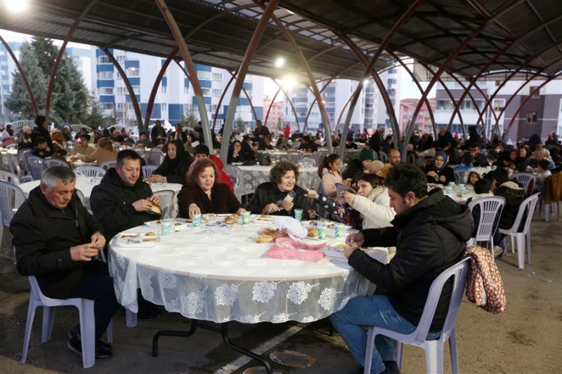 Ata Mahallesinde İftar Sofraları Kuruldu