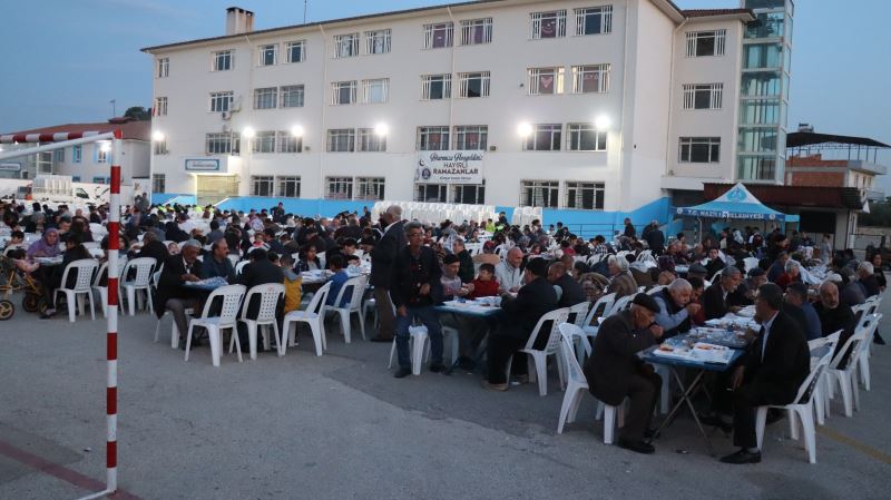 NAZİLLİ BELEDİYESİ GÖNÜL SOFRASINI YEŞİLYURT ve MUAMMER AKSOY MAHALLERİNDE  KURDU