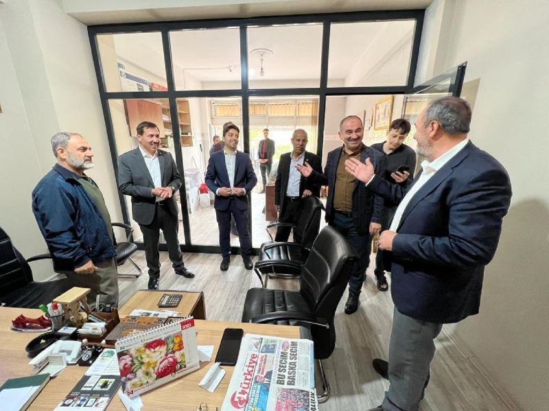 BAŞKAN HASAN KILCA, MEHMET GENÇ İLE MUHAMMED ZEREN, ŞEKERCİLER SANAYİ SİTESİ’NDE VATANDAŞLARLA BULUŞTU