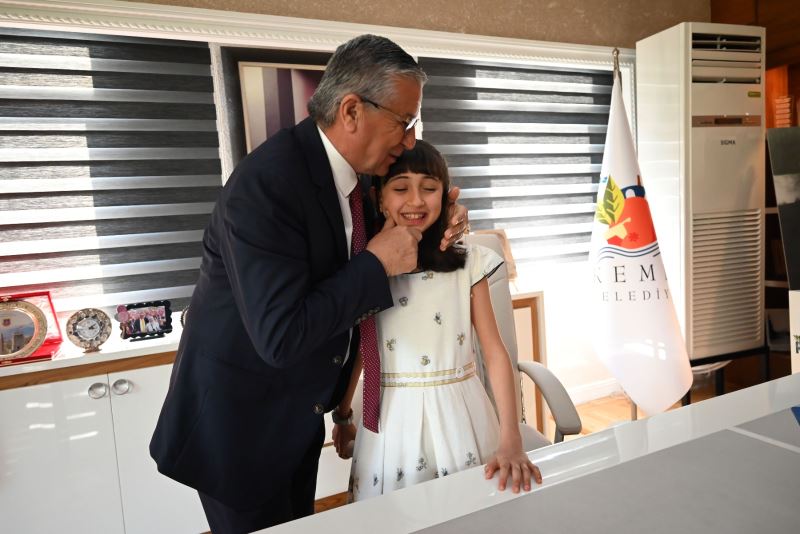 Minik Beren Nisa Can Belediye Başkanı oldu