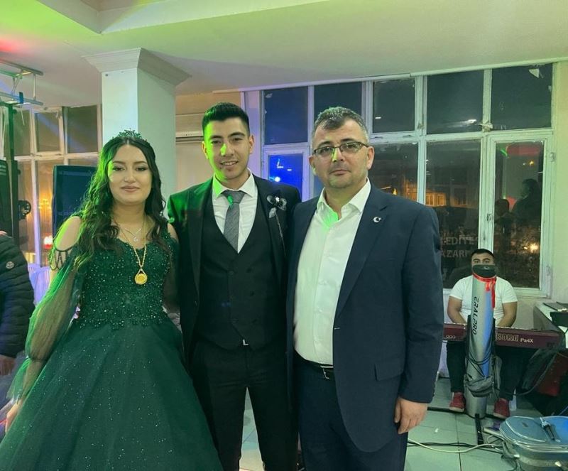 Belediye Başkanımız Serkan Koyuncu Genç Çiftin Nişan Merasimine Katıldı