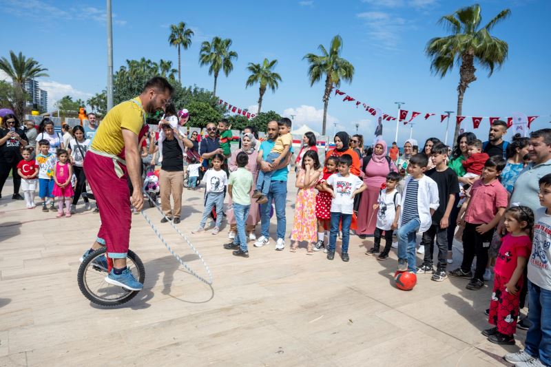 Mersin Büyükşehir, 23 Nisan Coşkusunu Kente Yaydı