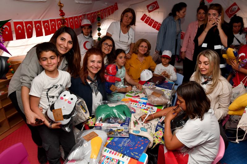 Mersinden Kadın Kooperatifi 23 Nisan’da Hatay’da Depremzede Çocukların Yanında Oldu