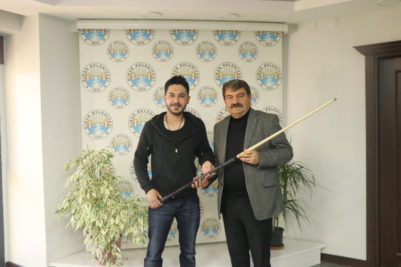 Belediye Başkanımız Nihat Sarı’dan Amerikan Bilardo Turnuvası birincisine ödül