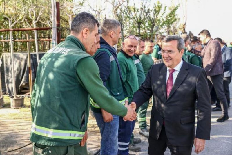 Başkan Batur Şantiyelerde İşçiyle Bayramlaştı
