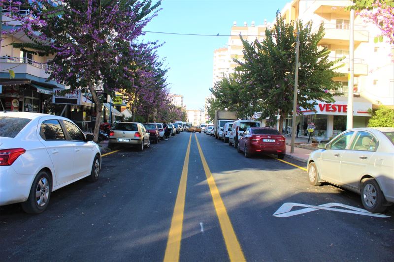 Büyükşehir Ekipleri, Mezitli’nin Yollarını Yenilemeye Devam Ediyor