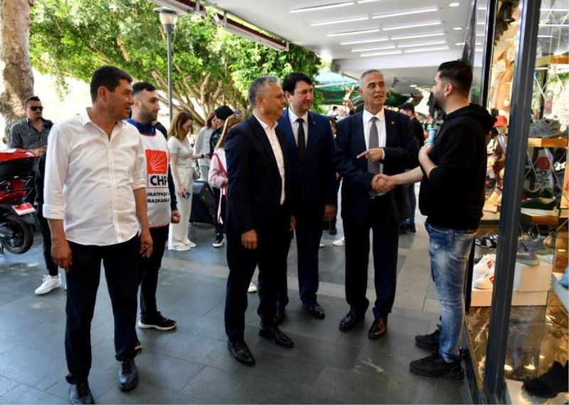Başkan Uysal, CHP milletvekili adaylarıyla sahada